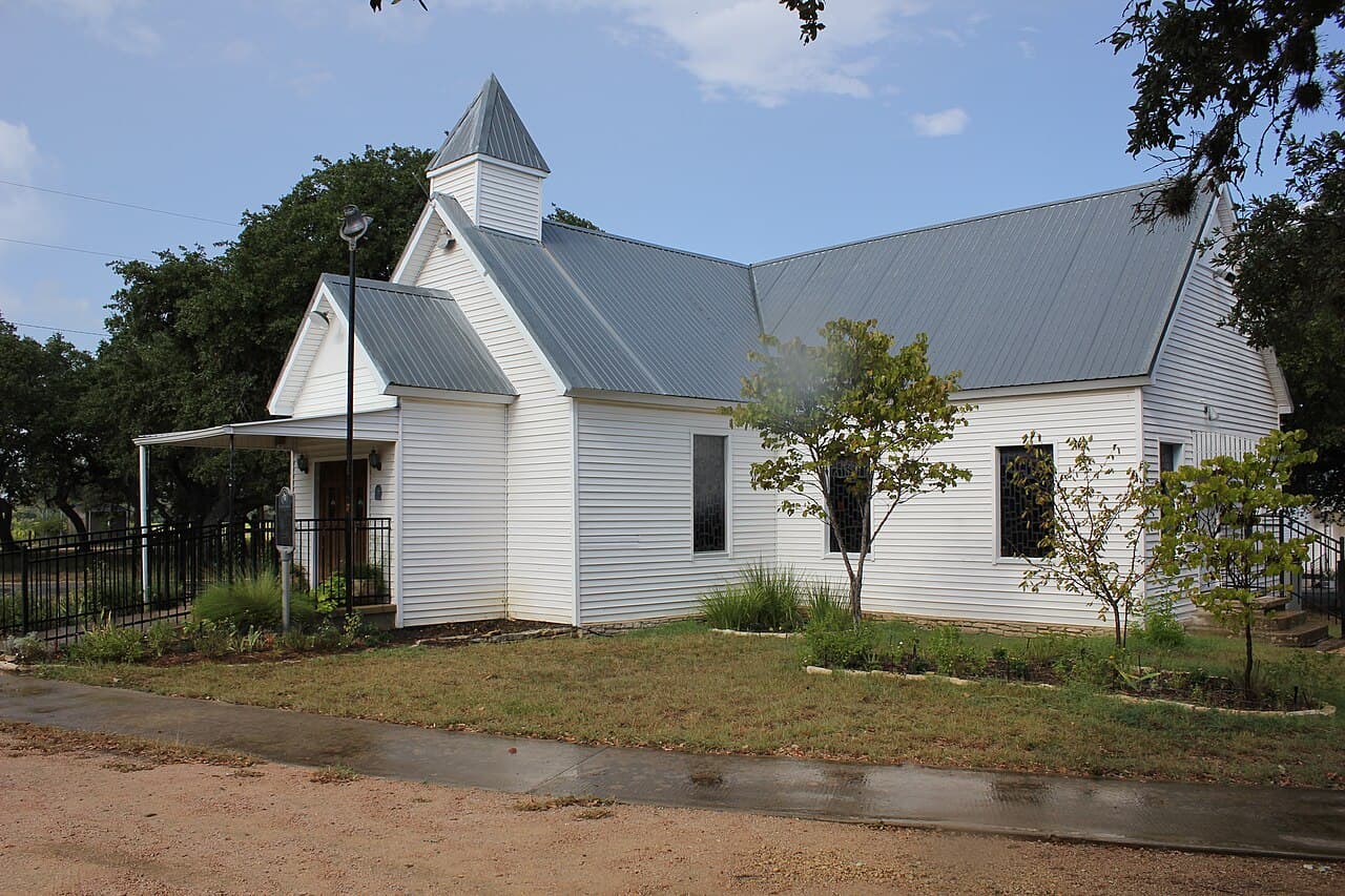 A white clapboard church in Driftwood, Texas